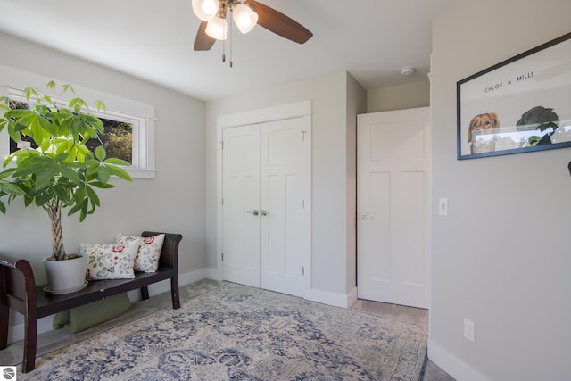 sitting room with ceiling fan