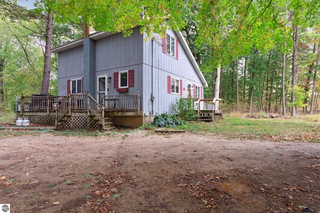 view of front facade featuring a deck