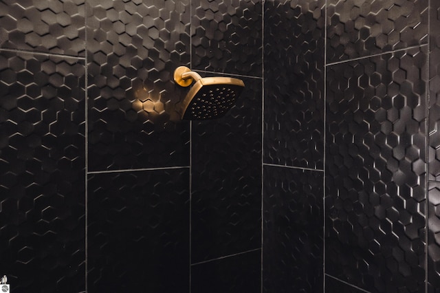 details with a tile shower