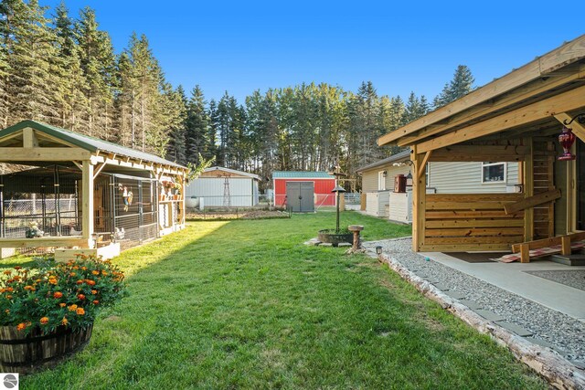 view of yard with a storage shed