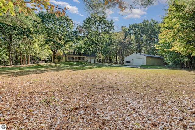 view of yard with an outdoor structure and a garage