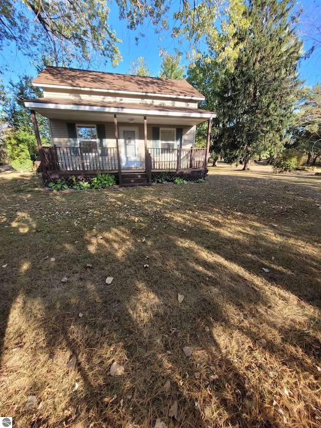 country-style home with a front yard