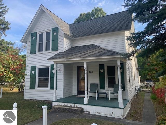 view of front facade with covered porch