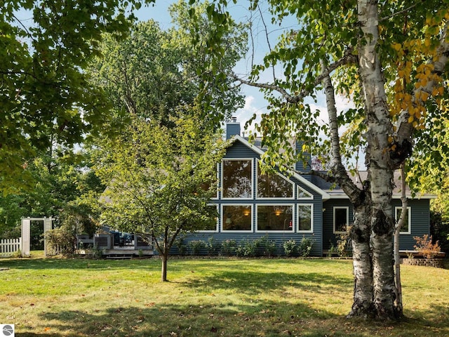 view of front of home with a front yard