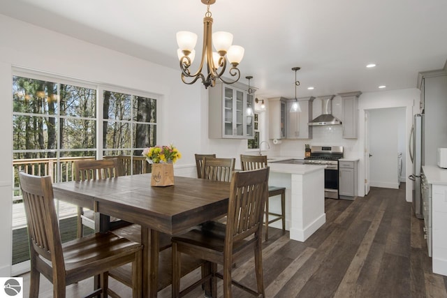 dining area featuring dark hardwood / wood-style floors, a notable chandelier, and sink