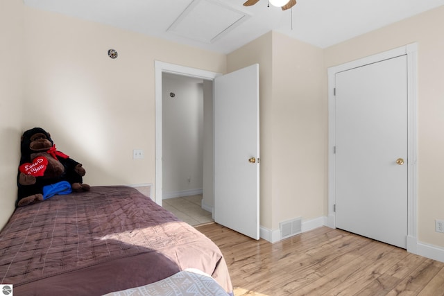 bedroom featuring light hardwood / wood-style floors and ceiling fan