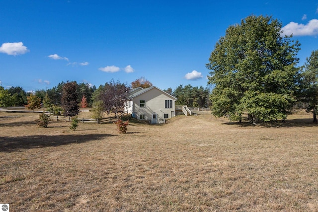 view of yard with a rural view