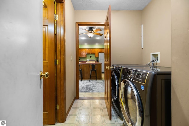 washroom featuring washer and dryer, a textured ceiling, and ceiling fan