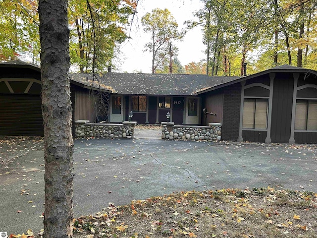 5417 Golfview Rd, Bellaire, MI 49615 - single story home featuring covered porch and stone siding