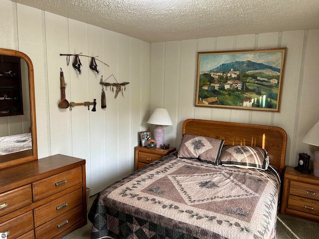 bedroom with carpet flooring and a textured ceiling