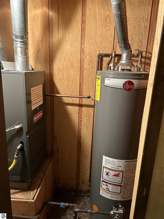 5417 Golfview Rd, Bellaire, MI 49615 - utilities with water heater