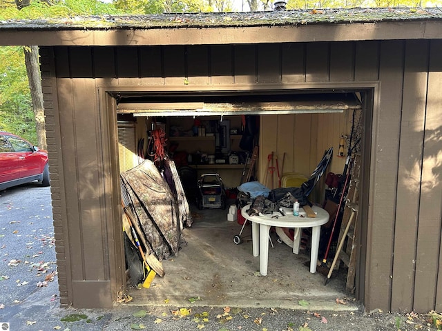5417 Golfview Rd, Bellaire, MI 49615 - view of garage