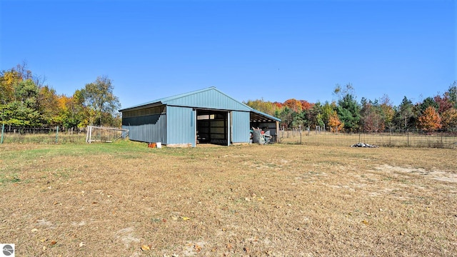 view of yard featuring a rural view and an outdoor structure