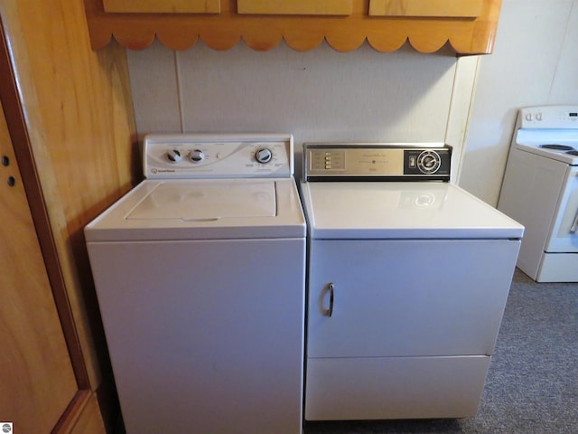 laundry room with washing machine and clothes dryer