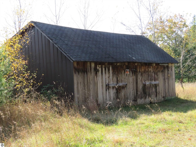 view of outbuilding