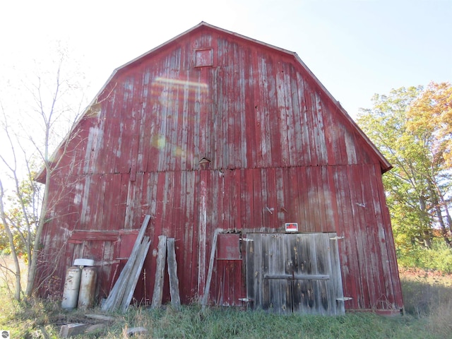 view of outdoor structure