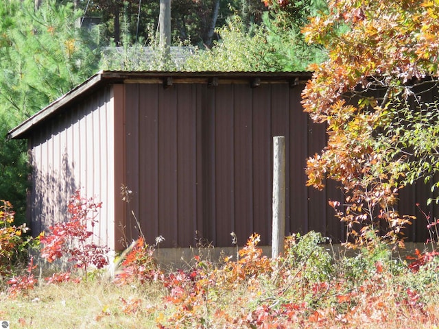 view of outdoor structure