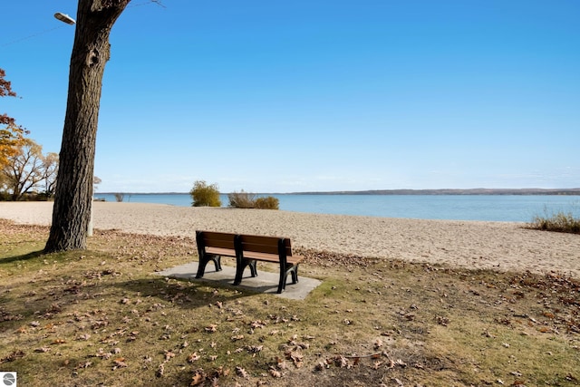 view of property's community featuring a water view