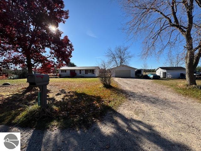 single story home featuring a front yard