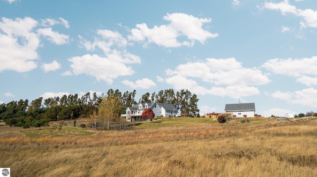 view of yard with a rural view