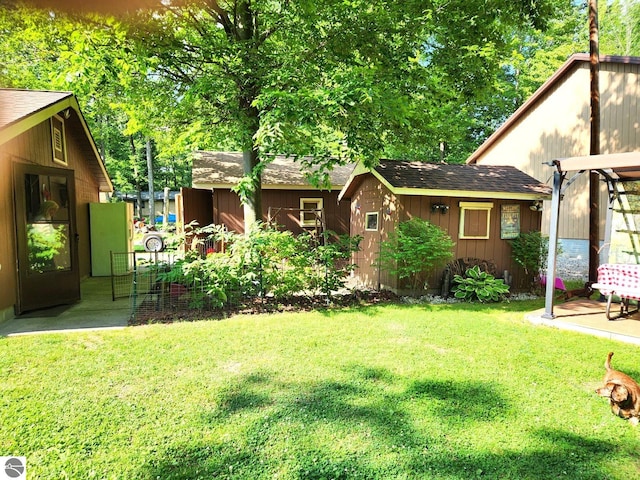 view of yard with a patio area