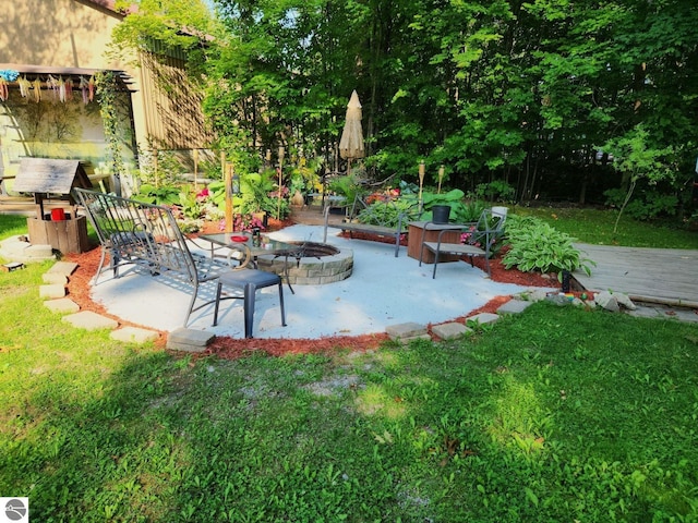 view of patio with a fire pit