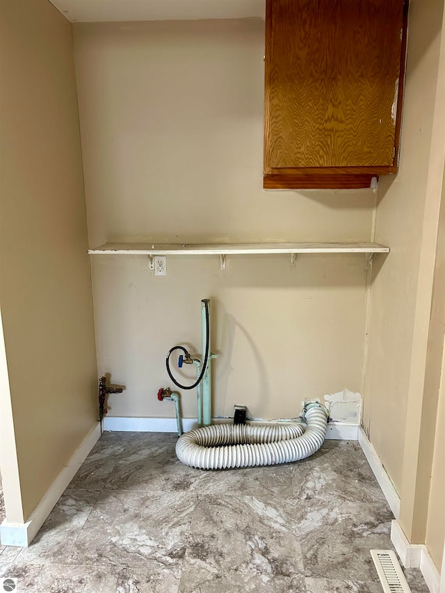 laundry room with washer hookup