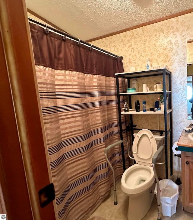 full bath featuring vanity, toilet, wallpapered walls, and a textured ceiling