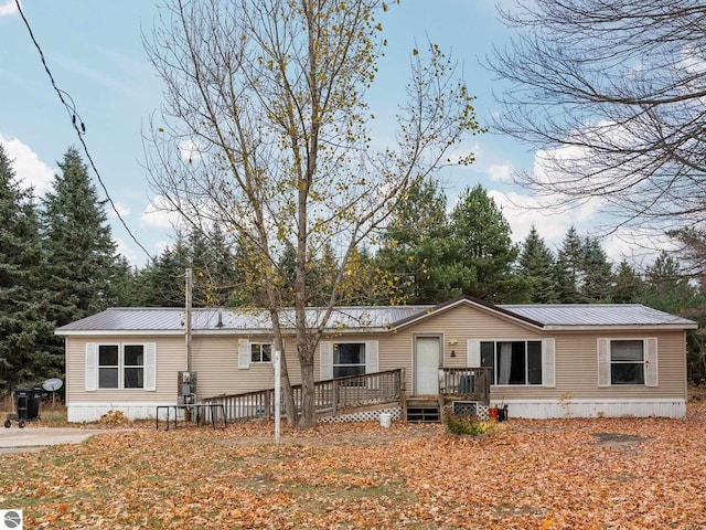 manufactured / mobile home featuring a deck