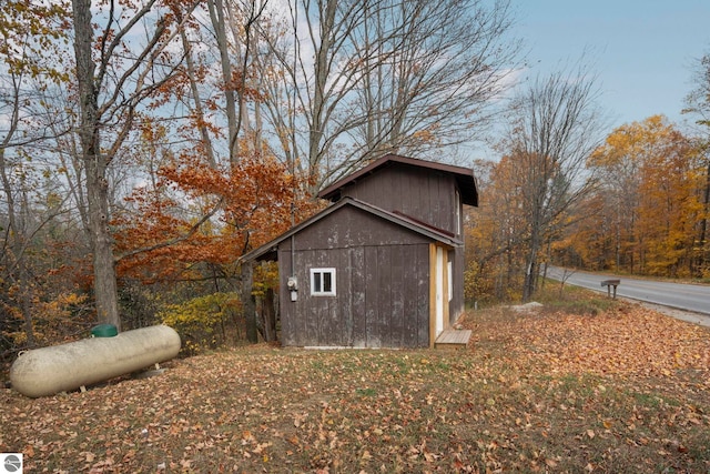 view of outbuilding