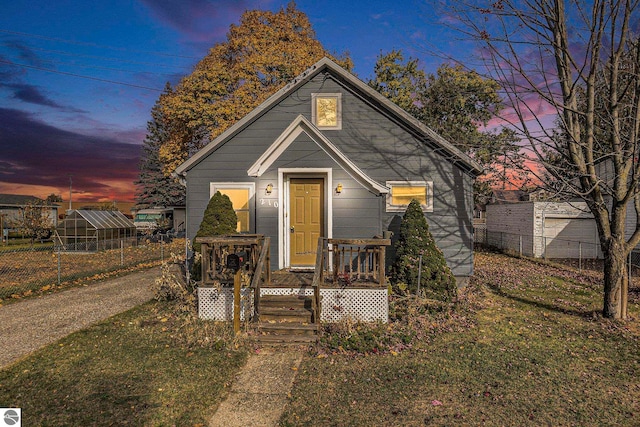 view of front of house featuring a yard