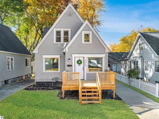 view of front of home featuring a front yard and a wooden deck