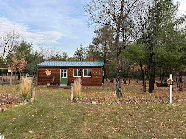 view of side of home with an outdoor structure and a yard