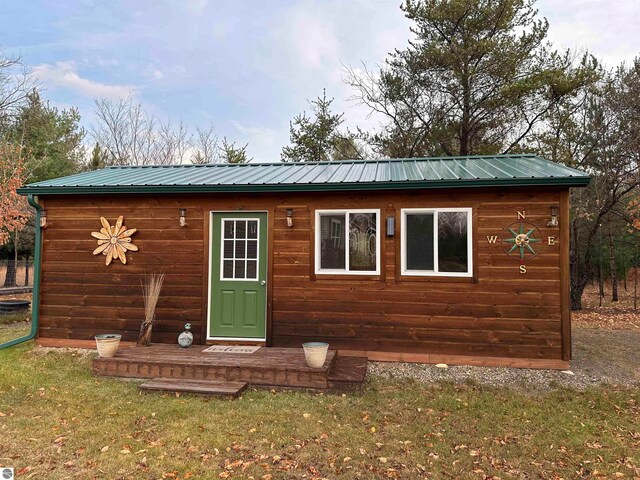 view of outbuilding featuring a lawn