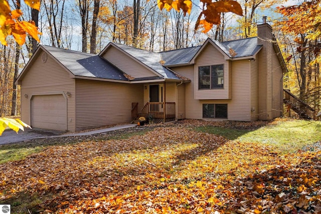 view of front facade featuring a garage