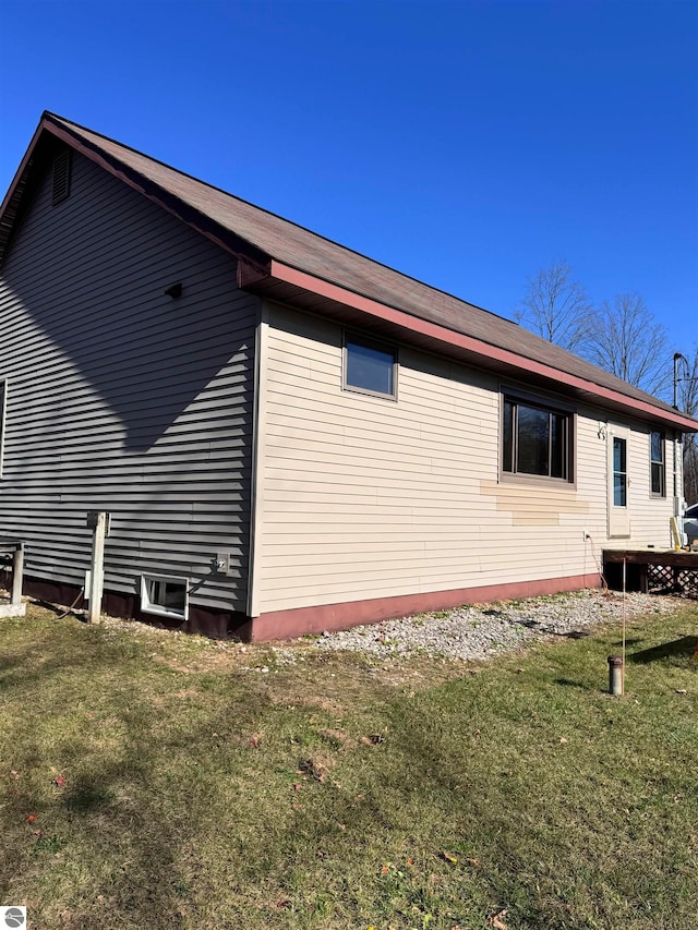 view of side of property featuring a yard