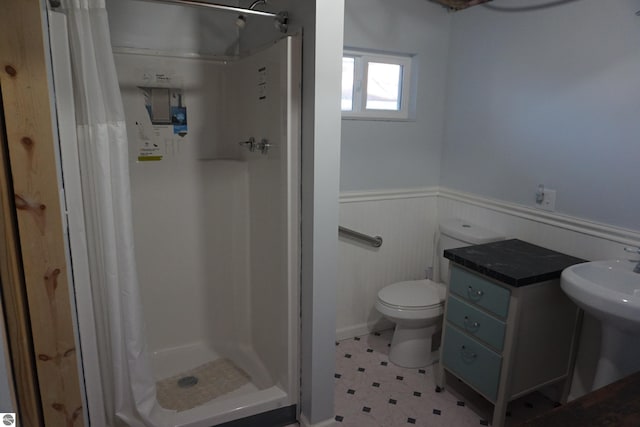 bathroom featuring curtained shower, toilet, and sink