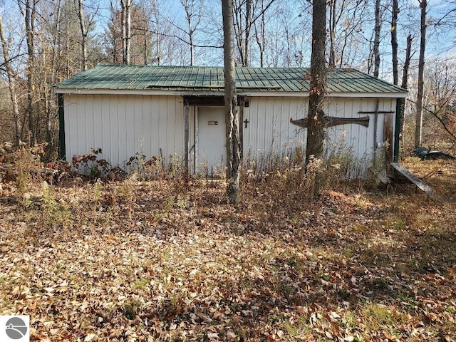 view of outbuilding