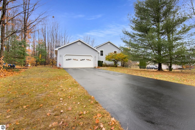 view of front of house featuring a front lawn and a garage