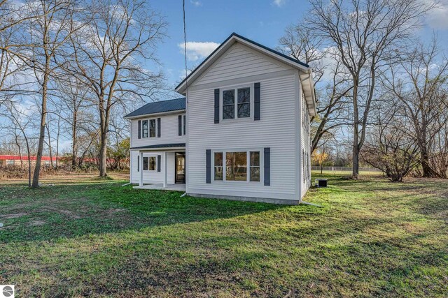 view of front of home with a front yard