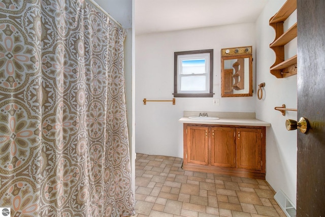 bathroom featuring a shower with curtain and vanity