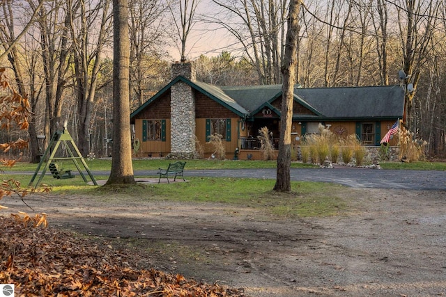 view of front of home featuring a yard