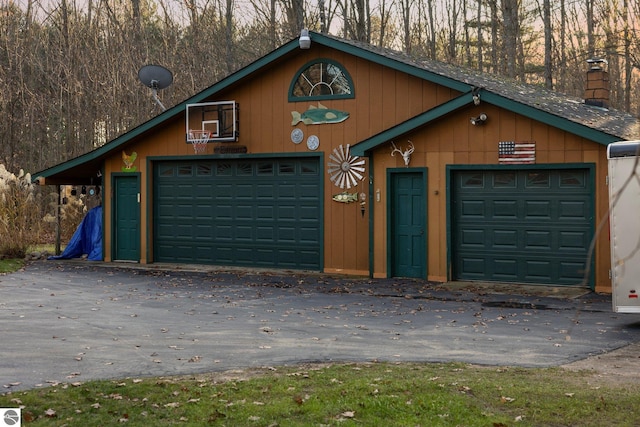 view of front of home featuring an outbuilding and a garage