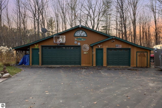 view of front facade with a garage