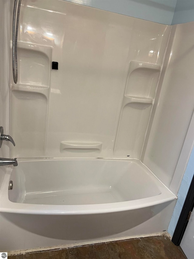 bathroom with tub / shower combination