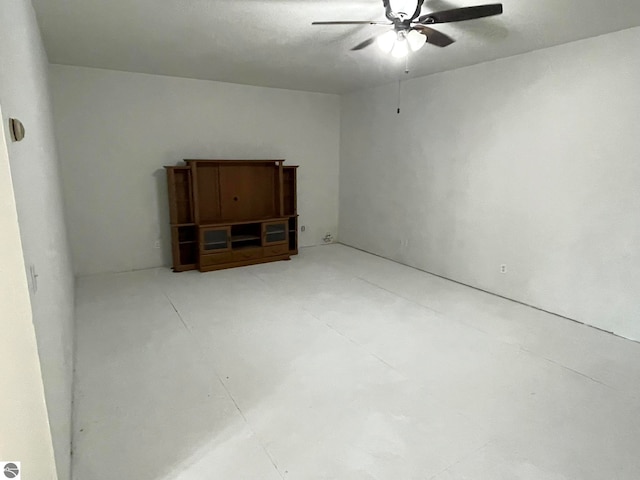 unfurnished room featuring ceiling fan