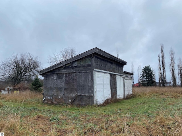 view of outdoor structure featuring a garage