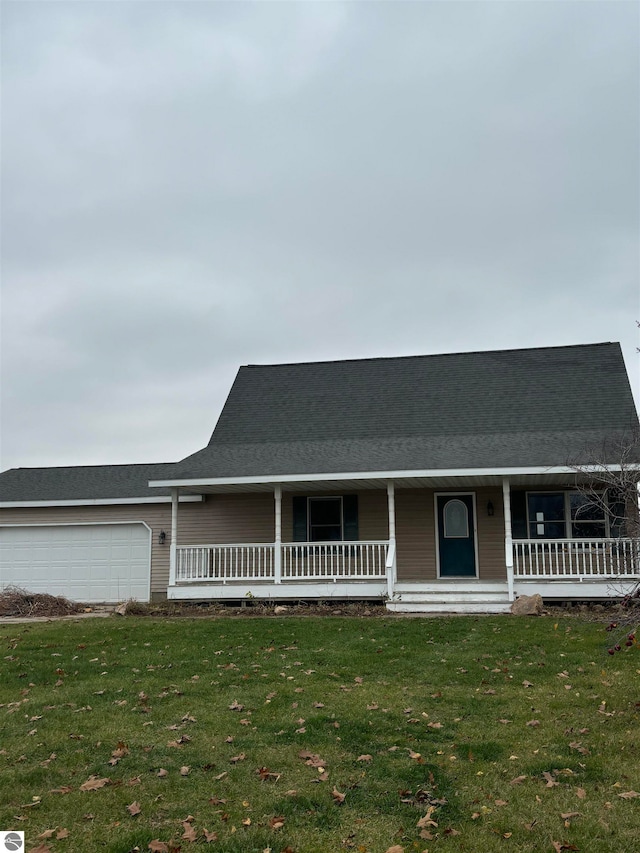 country-style home featuring a garage and a front yard