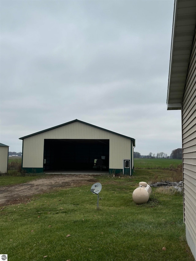 view of outdoor structure featuring a yard and a garage