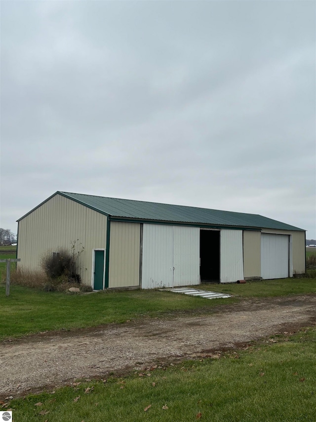 view of outbuilding with a yard